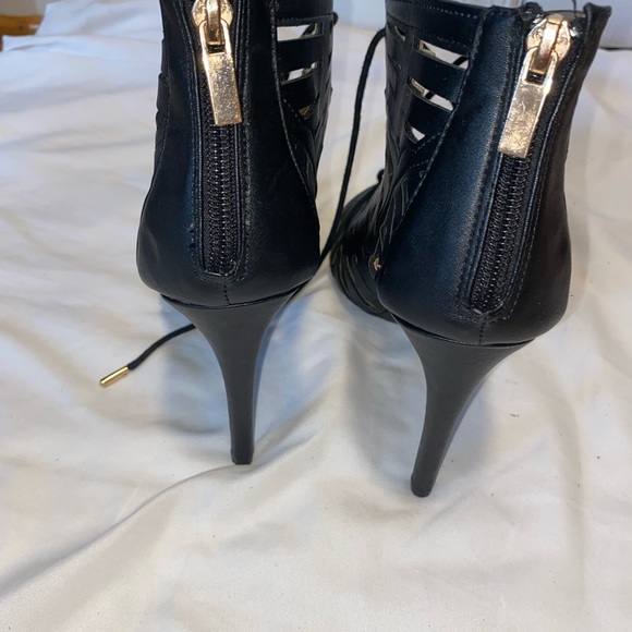 BLACK LACE UP HEELS 👠 - Picture 5 of 7